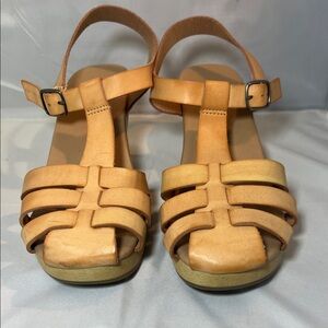 Old Navy Women's Tan Strappy Sandals